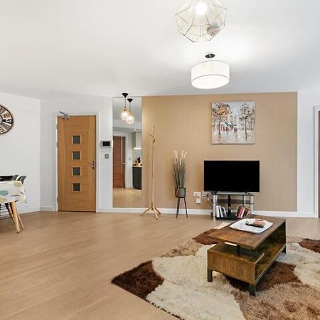 Modern 1 Bedroom Apartment In Woking Town Centre ภายนอก รูปภาพ