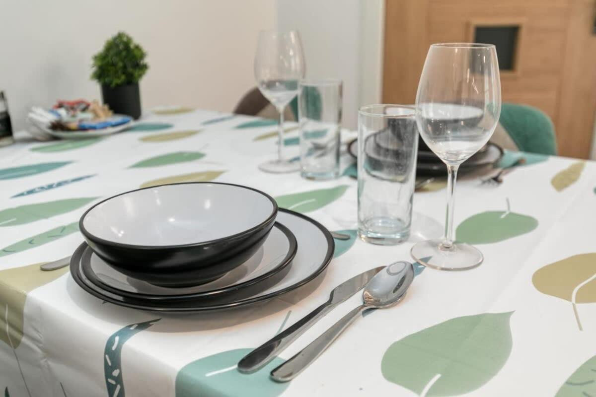 Modern 1 Bedroom Apartment In Woking Town Centre ภายนอก รูปภาพ
