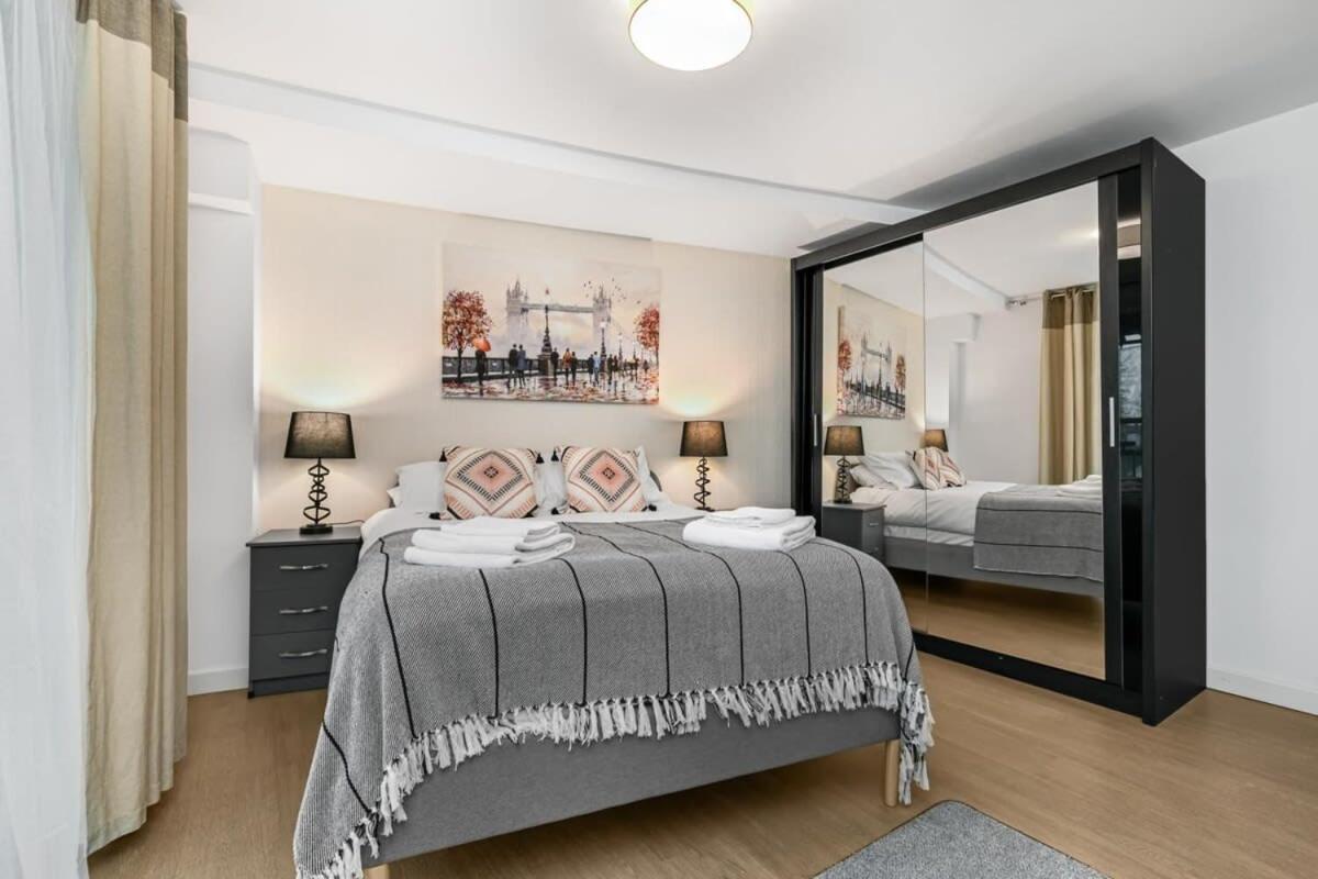 Modern 1 Bedroom Apartment In Woking Town Centre ภายนอก รูปภาพ