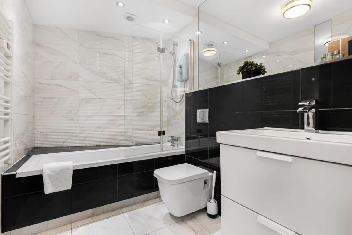 Modern 1 Bedroom Apartment In Woking Town Centre ภายนอก รูปภาพ